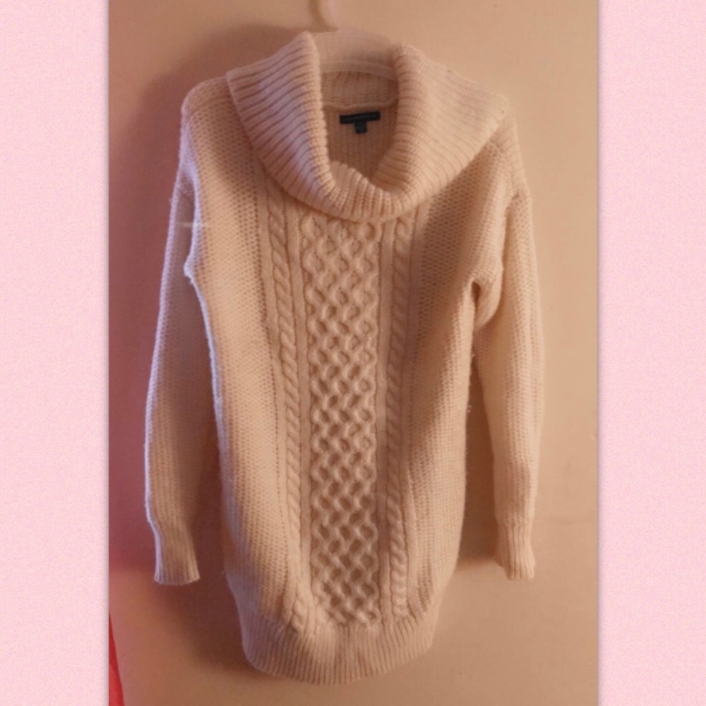 American eagle white over sized sweater